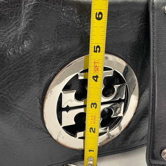 Tory Burch Black Leather Shoulder Bag with Silver Logo - Picture 4 of 12